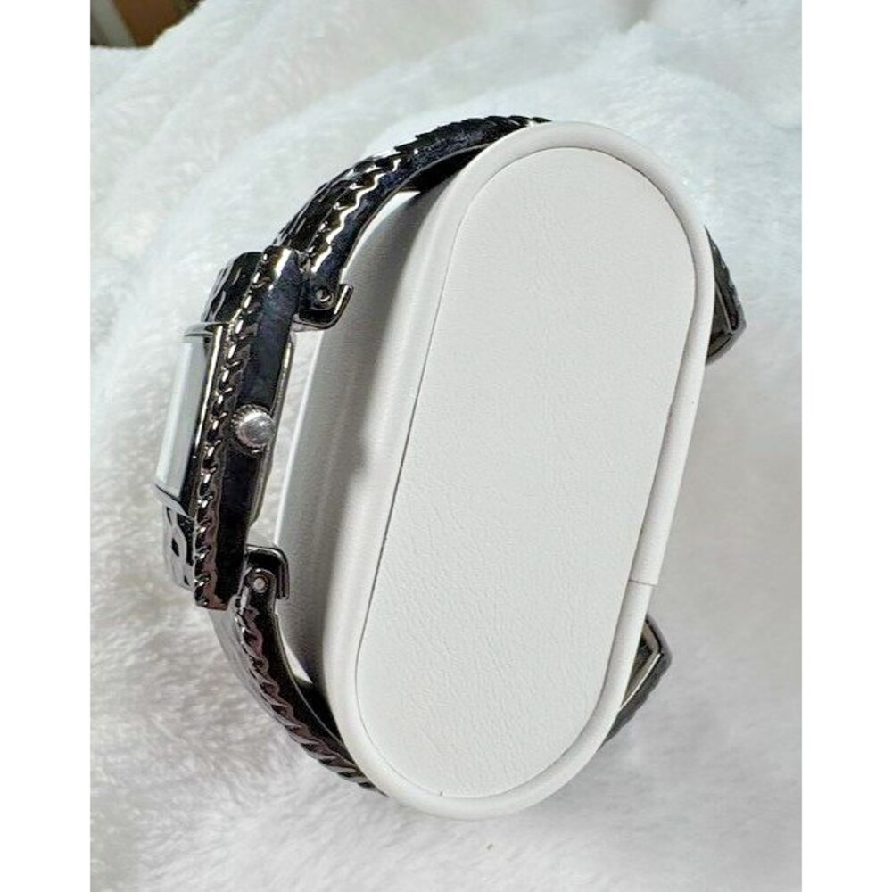 GNW Hammered Cuff Silver Toned Wide Bracelet Watch Y2K Quartz - Picture 9 of 16